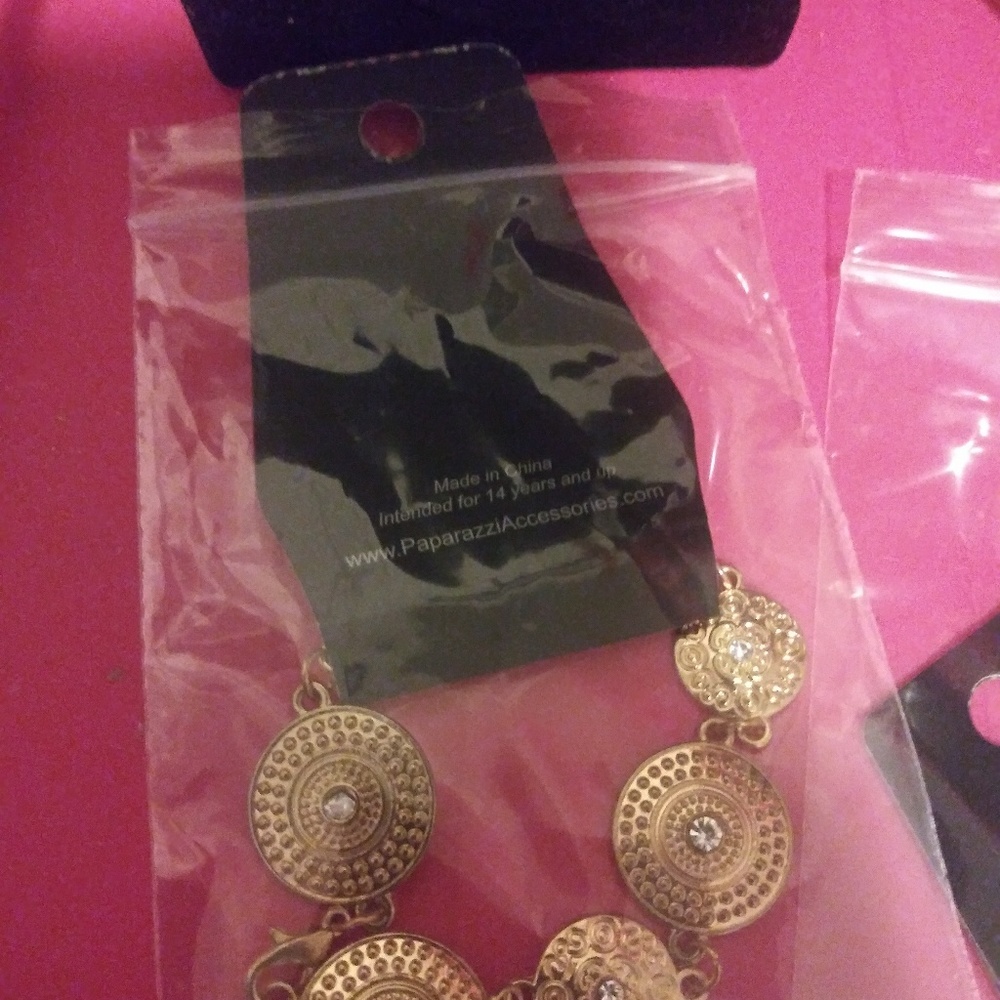 Earring - Picture 2 of 8